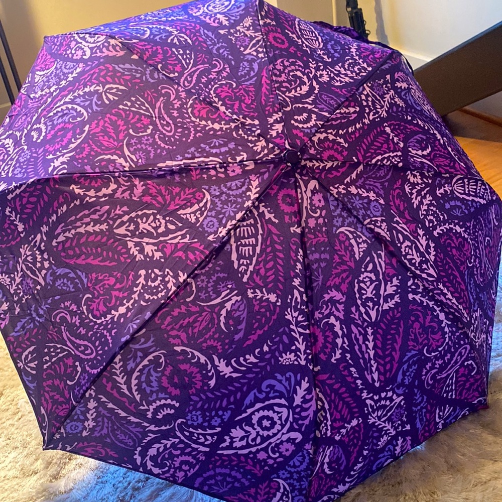 NWT Vera Bradley umbrella, paisley amethyst
